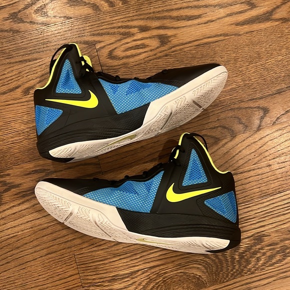 💕x2HP💕Nike Air zoom hyperfuse basketball shoe black blue and neon green - Picture 4 of 16